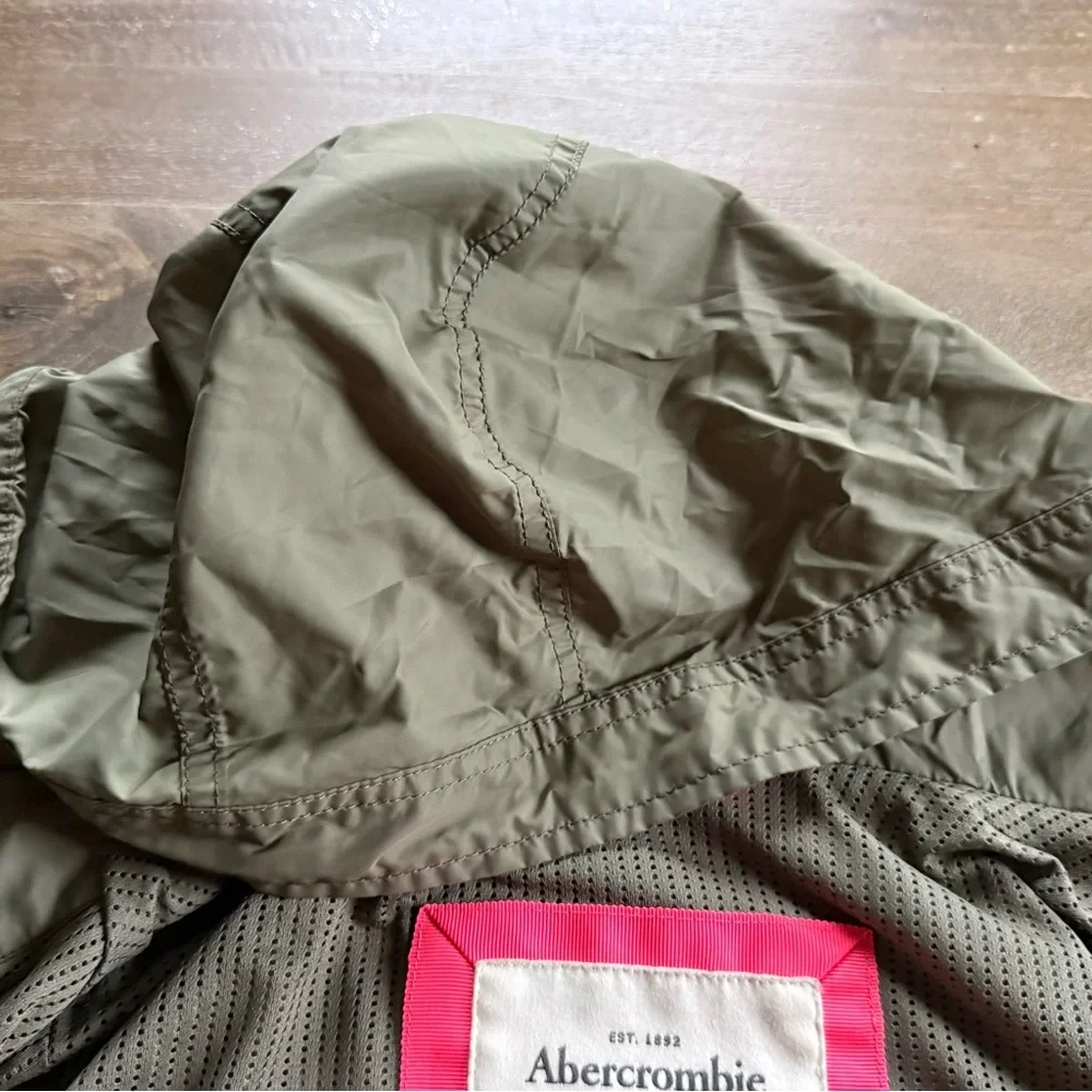 ✝️ A&F | LIKE NEW • Army Green Lightweight Jacket - Picture 5 of 12